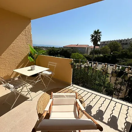 Апартаменты Le Bleu De Giens